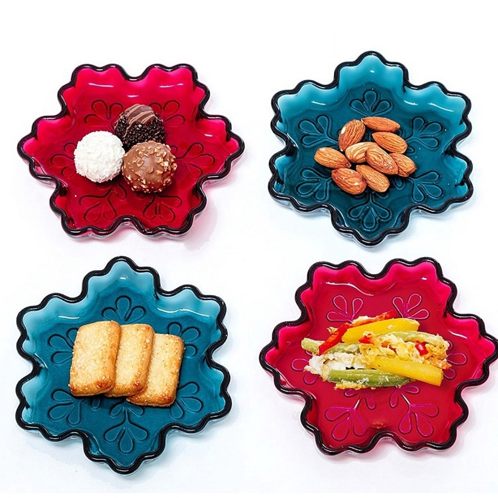Snowflake Glass Plates - Picture 3 of 8
